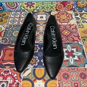 NEW CALVIN KLEIN BLACK LEATHER FLATS
